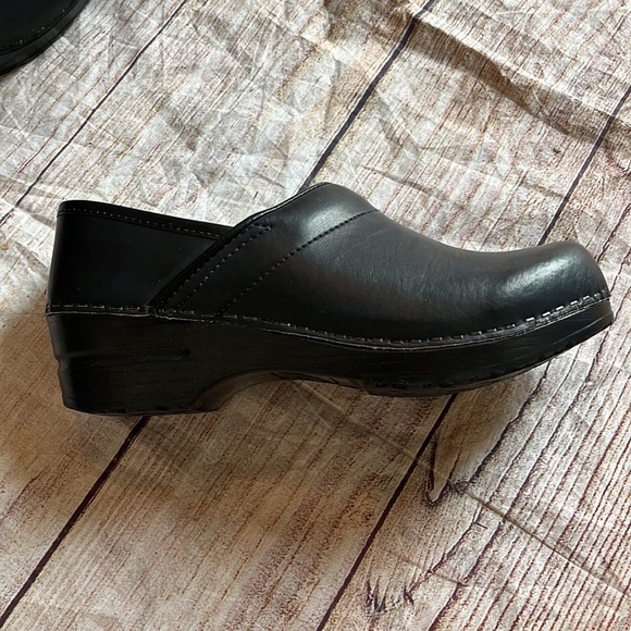 Dansko | women’s clog shoe size 37 6.5 - 7 black leather - Picture 16 of 17